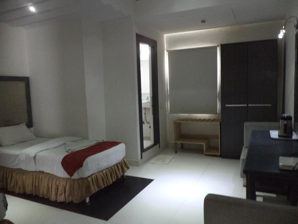 Hotel O Palak Residency Near Erragadda Metro Station Hyderabad Exterior foto